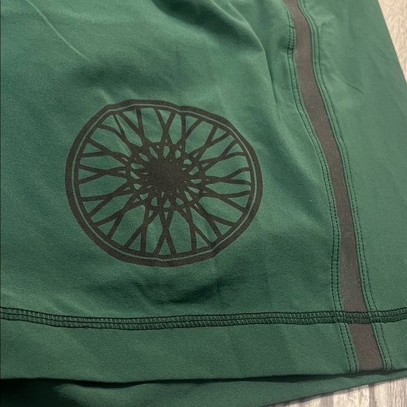 Lululemon Green Men's Athletic Shorts Size Large - Picture 2 of 11